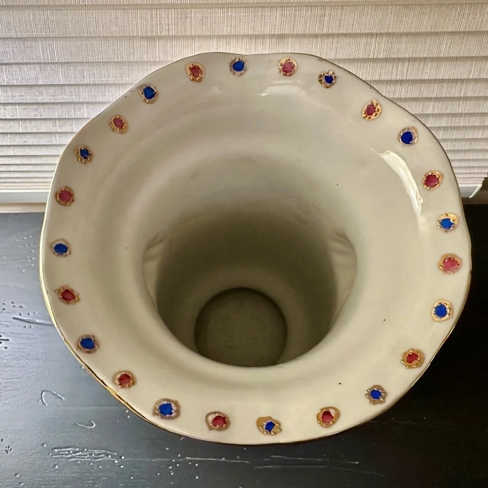 VINTAGE, HIGHLY DECORATIVE, WHITE & PURPLE BALUSTER VASE. ORNATE GILDED HANDLES.